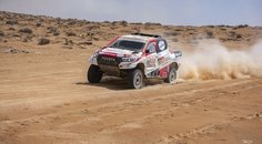 Off-road vozidla a motocykly, profesionálové i amatérští závodníci – to je Rallye Dakar