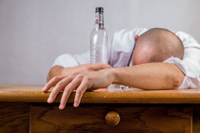 Zábava o prodlouženém víkendu aneb zbytkový alkohol Zábava o prodlouženém víkendu aneb zbytkový alkohol